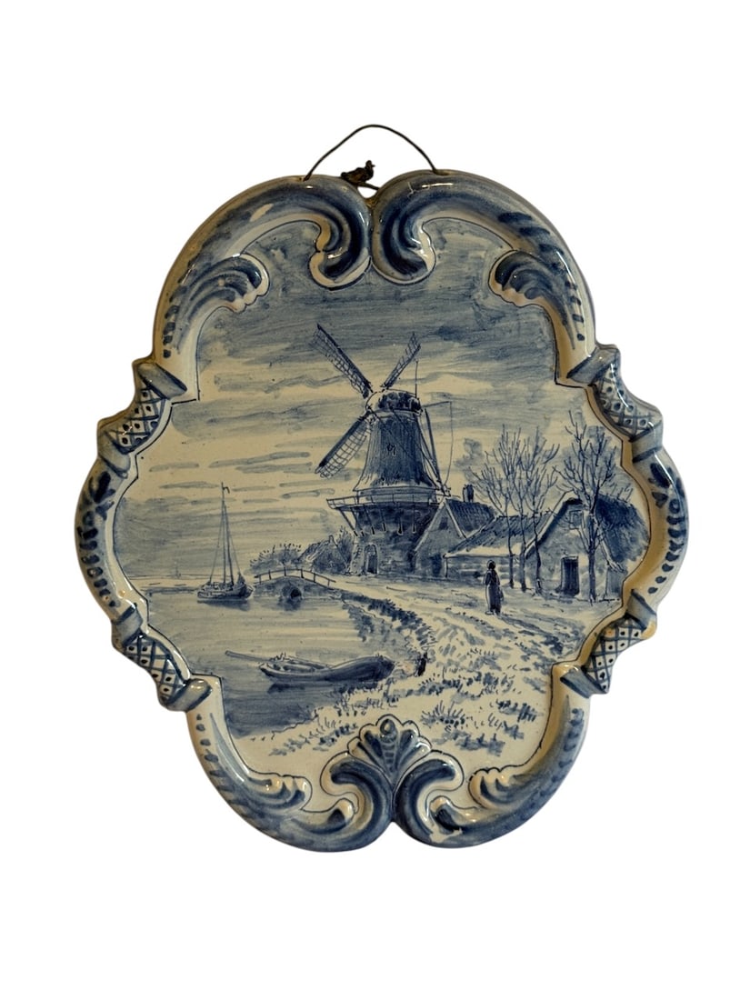 An excellent Delft Wall Plaque (1 of 2)
