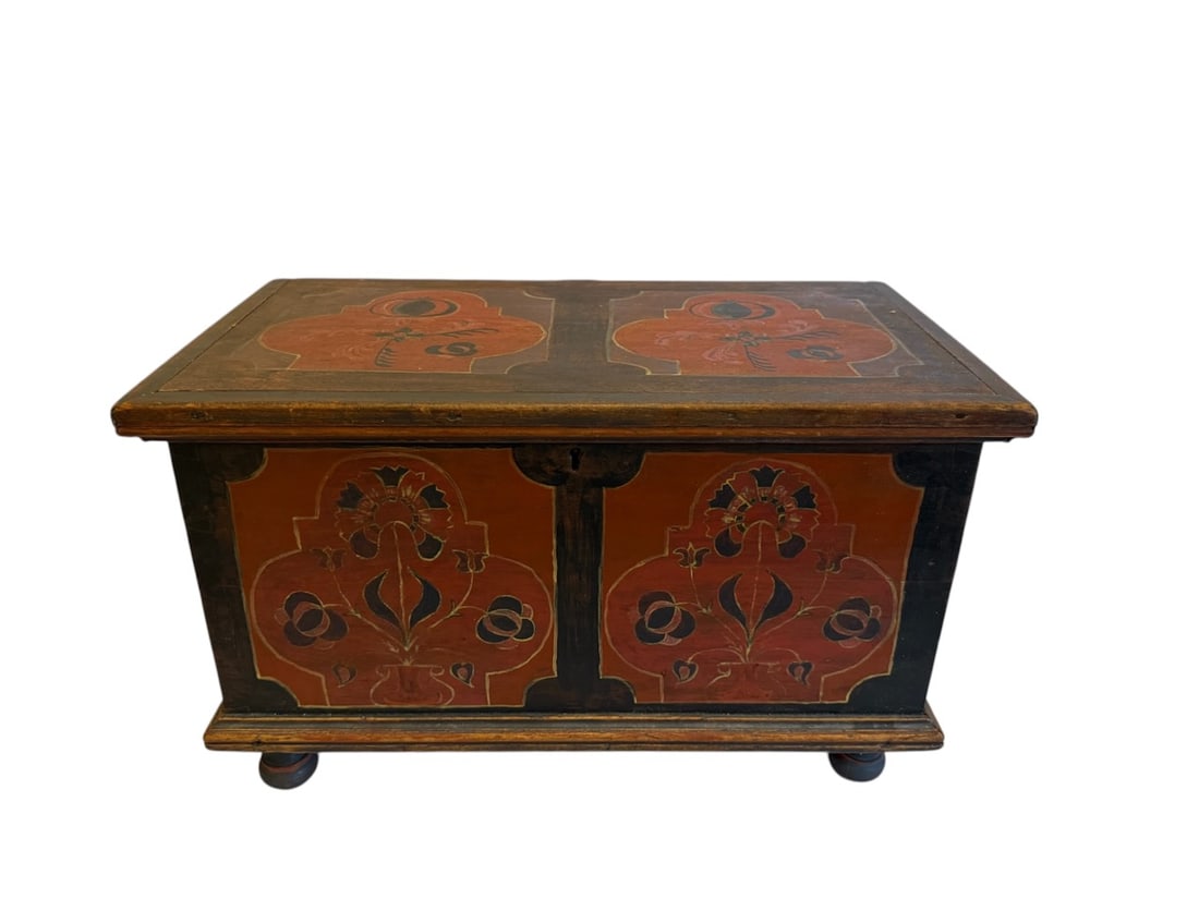 Miniature Blanket Chest (1 of 5)