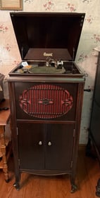 Brunswick Model 212 Disc Phonograph