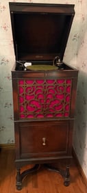 Edison 250 "Wm & Mary Diamond Disc Phonograph