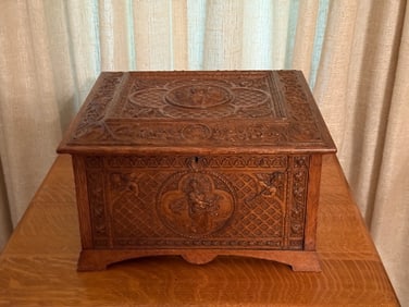 Regina 11" Christmas Carved Music Box