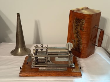 Columbia B cylinder phonograph