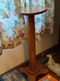 Oak plant pedestal