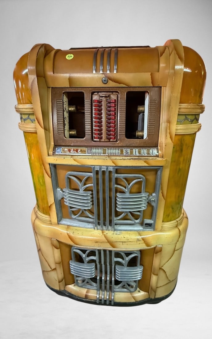 Rockola SUP-40 Juke Box: Plays 78 rpm records. Luxury Lighting. SN-58758. Untested. An impressive case. ‘This Lot must be picked up in Fordland, MO on September 28 & 29’