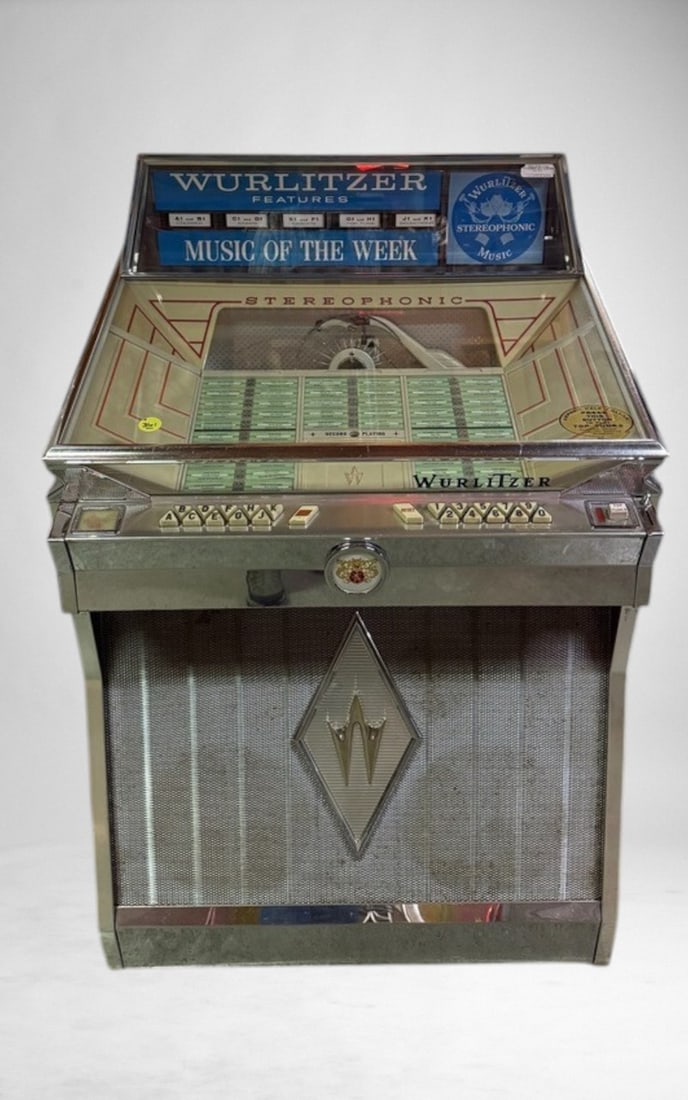 Wurlitzer Model 2610 Juke Box (1 of 3)