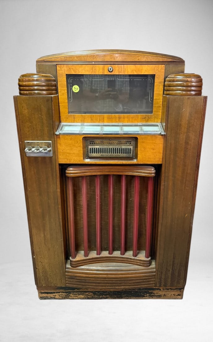 Seeburg Symphonola Juke Box (1 of 2)