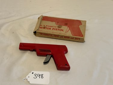 Wyandotte Water Pistol No. 18