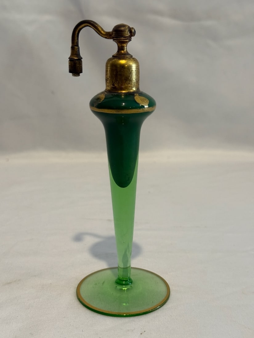 Art Deco Green Glass Perfume Bottle (1 of 2)