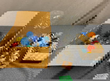 Group of Light Bulbs: One lot.