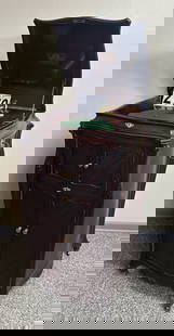 Victor Victrola VV-XVIII Floor Model Phonograph: Mahogany, Victrola #2 reproducer and crank