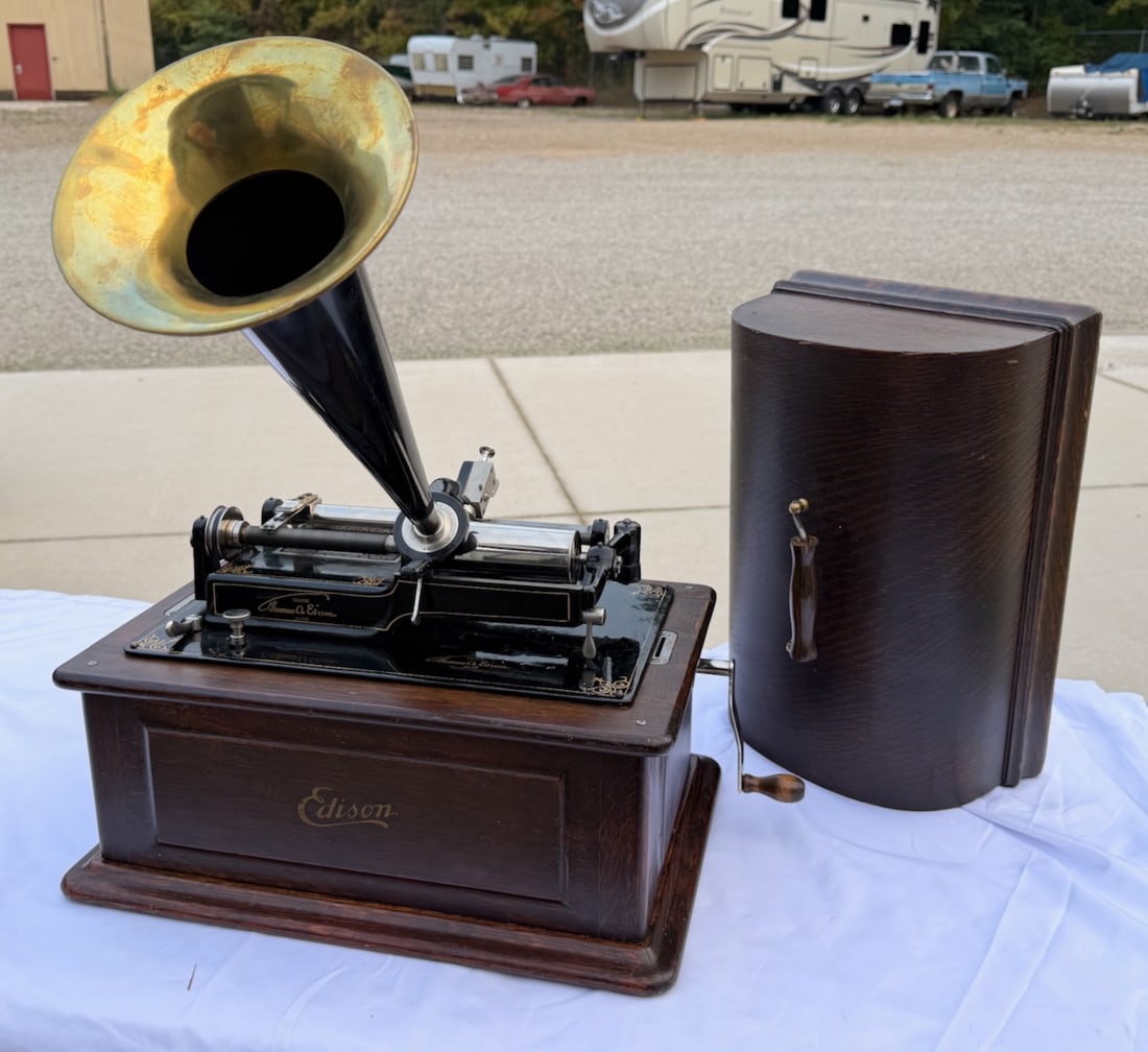 Edison Triumph Cylinder Phonograph (1 of 4)