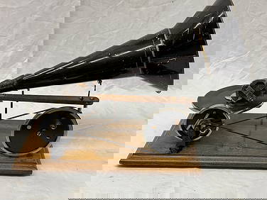 Berliner Hand wind Disc Gramophone (1 of 12)