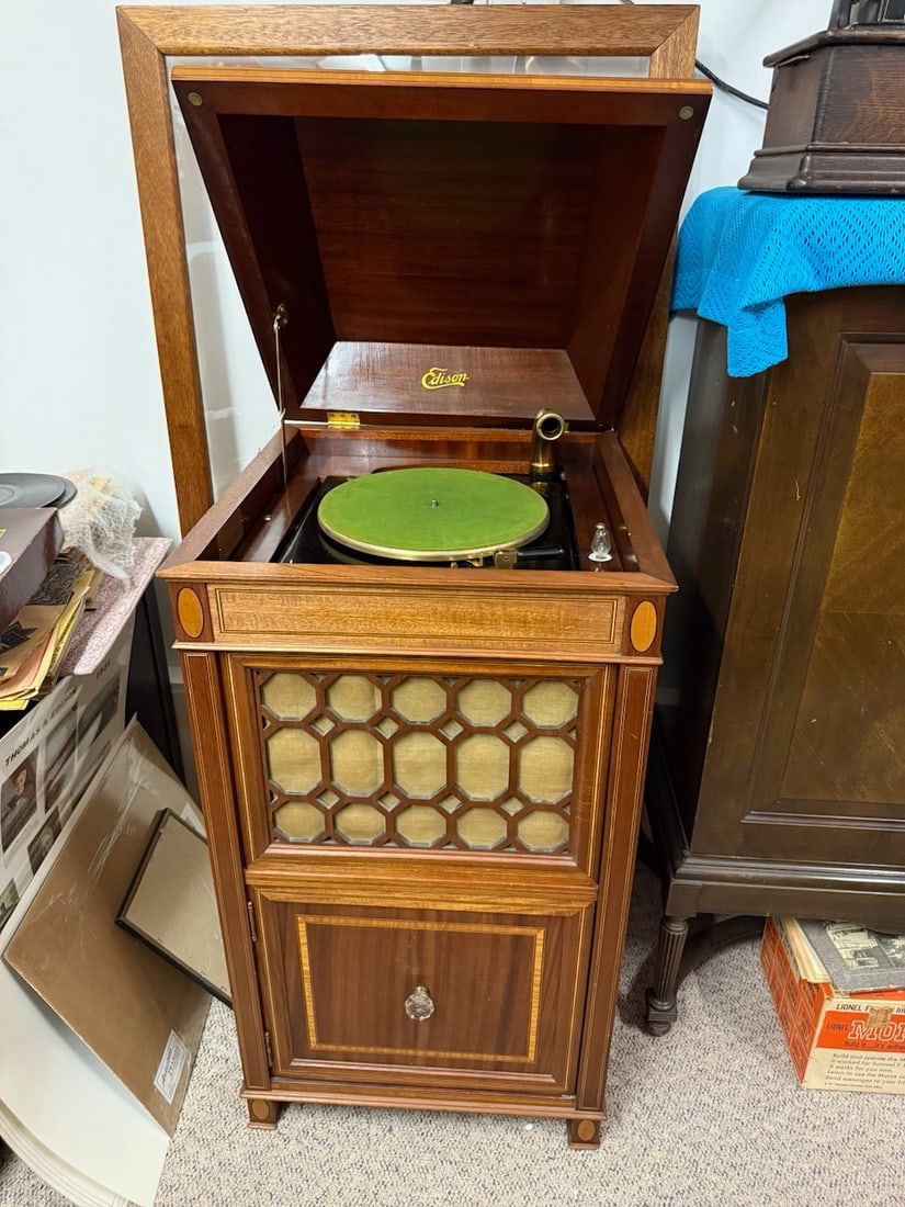 Edison S-19 Diamond Disc Phonograph (1 of 1)