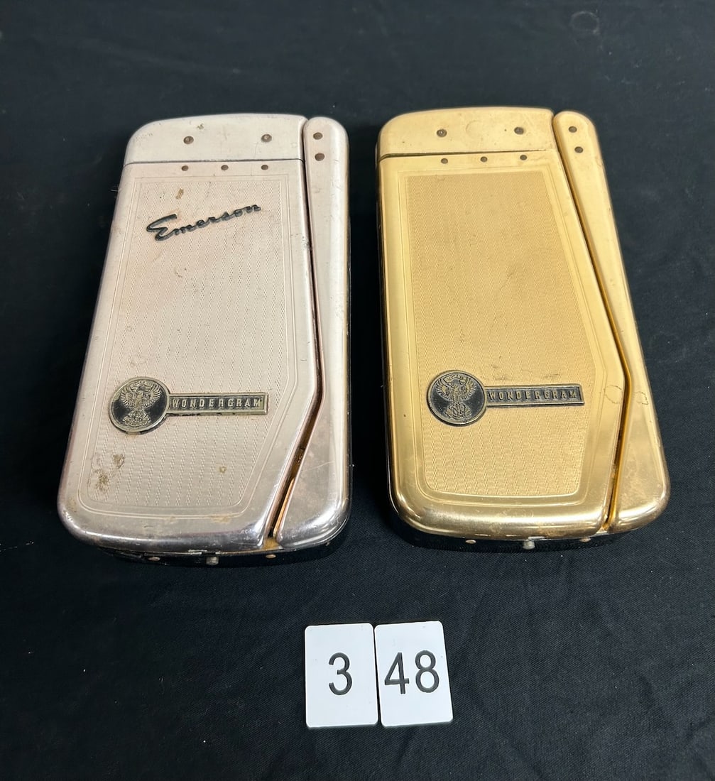 Lot of 2 Emerson Wondergram Portable Phonographs (1 of 2)