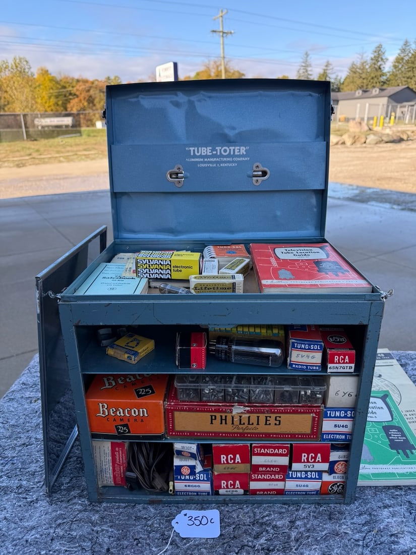 Tube-Toter Radio Tube Aluminum Case (1 of 2)