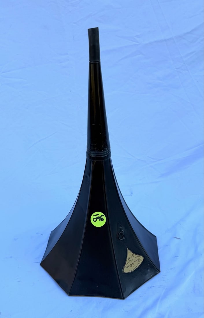 1 Black Edison Gem horn (1 of 2)