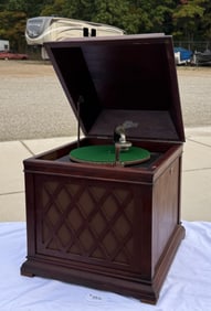 Edison B-19 Diamond Disc "Chalet" Mahogany Phonograph