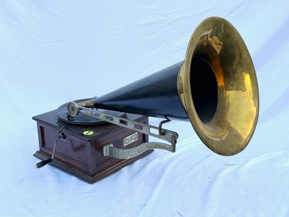 Columbia Disc Phonograph (1 of 3)