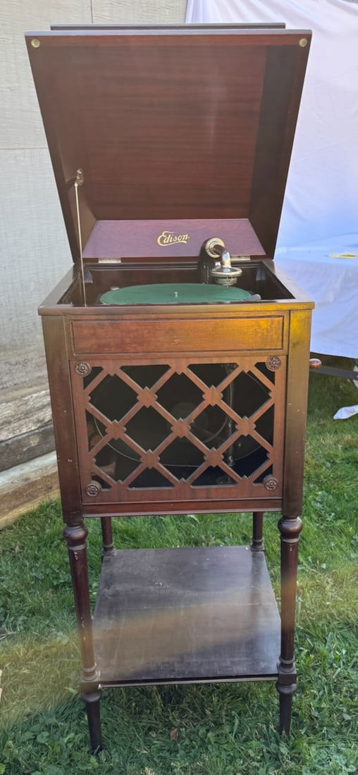 Edison A100 Diamond Disc Phonograph (1 of 3)