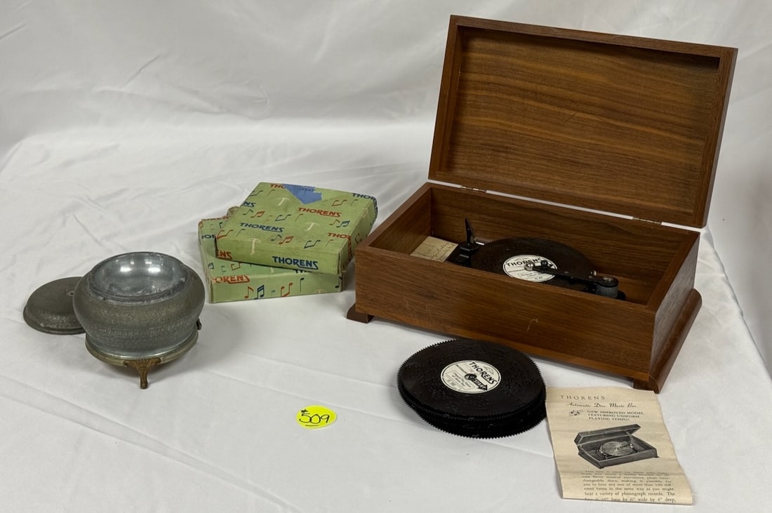 Thoren's Disc Music Box and Musical Powder Box (1 of 4)