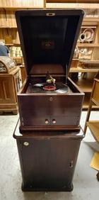 Victor Victrola VV-XII Disc Phonograph & Cabinet