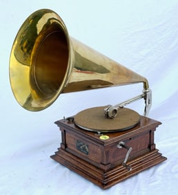 Victor M RIGID ARM Disc Phonograph