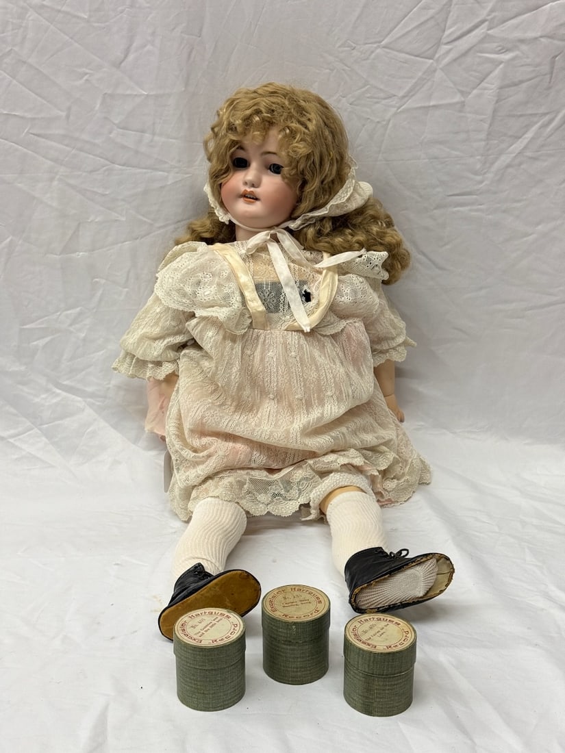 Rare Phonograph Doll - "Arnoldia Arnola": Max Oscar Arnold "Arnoldia Arnola" Doll. The Bisque doll is a Simon and Halbig doll. There are 3 original Excelsior Hartguss record boxes with two intact black wax records.