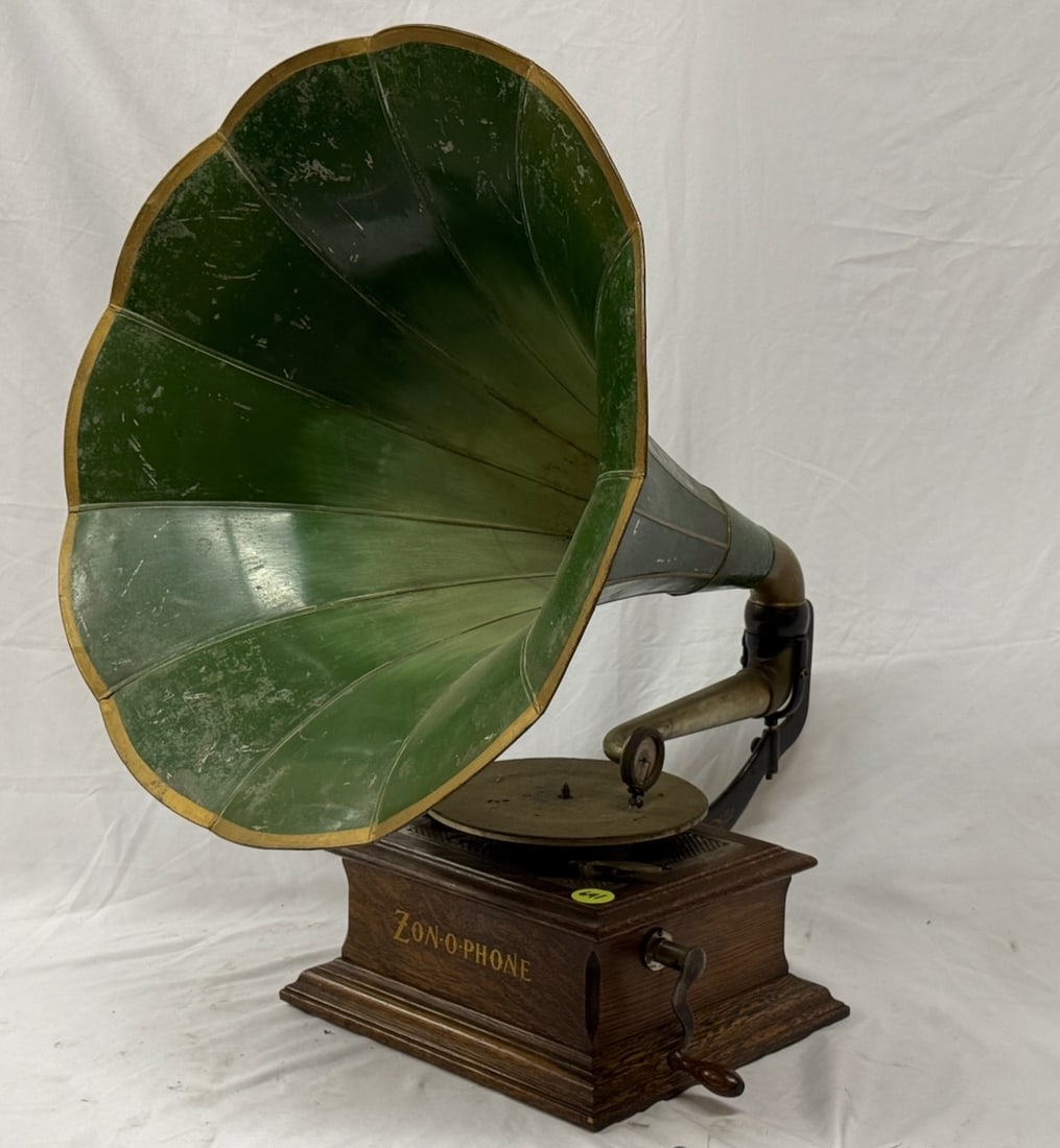 Zon-o-phone Disc Phonograph (1 of 3)