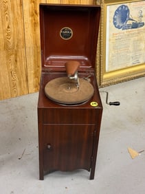 Carola Child's or Picnic Phonograph