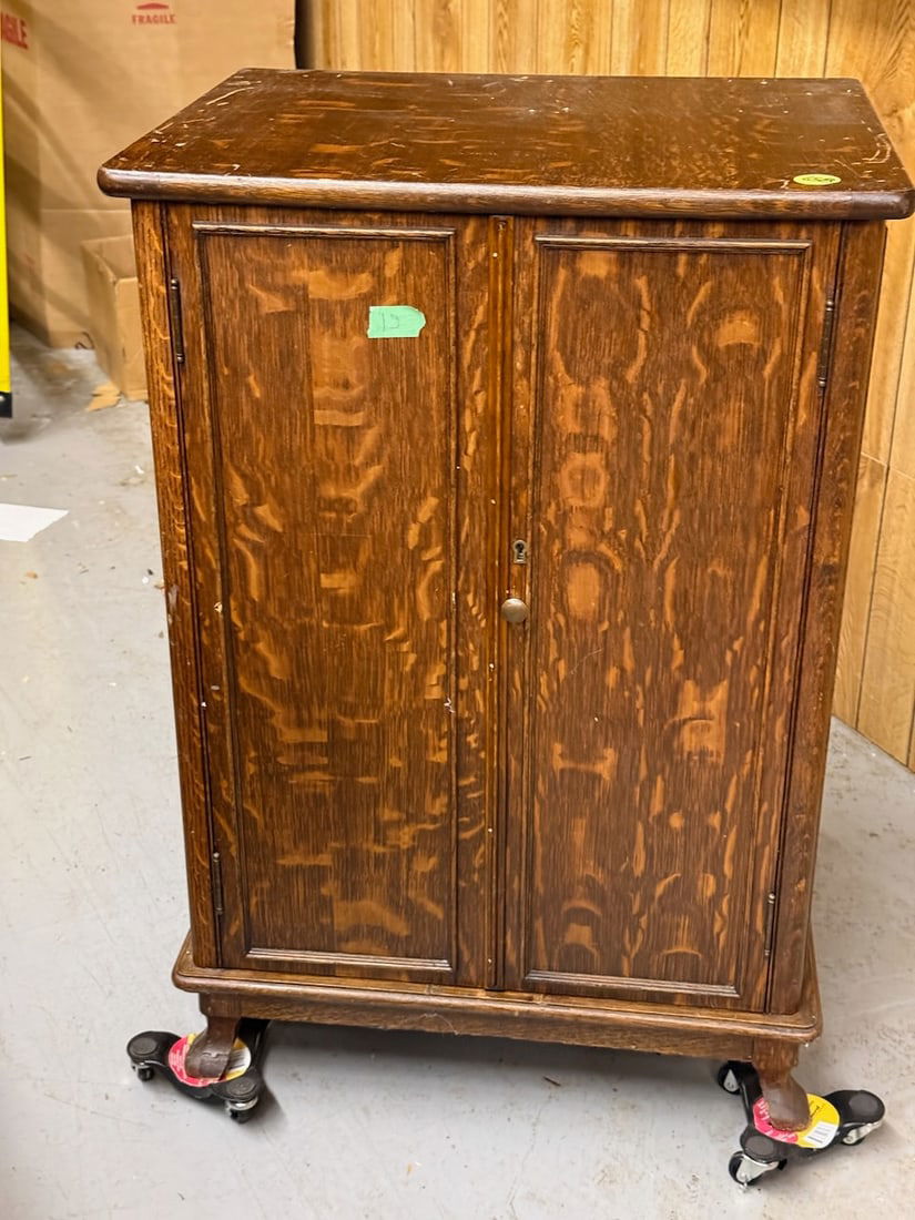 Oak 2 door record cabinet (1 of 2)
