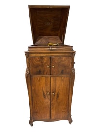 Rare Victor Victrola VV-XVI Russian Circassian Walnut Floor Model Phonograph