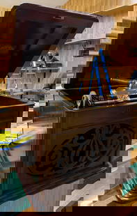 U.S. GRAND cylinder phonograph: Duplex reproducer and crank. Mahogany.