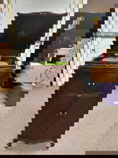 Victor Victrola VV-VII Floor Model Phonograph: Exhibition reproducer, crank and group of Victor Record albums A thru P.