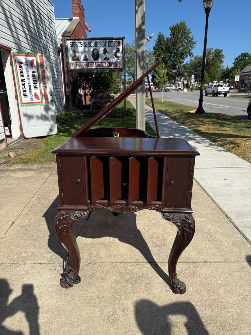 Rare Columbia Grand Grafonola Piano Phonograph: A great example with carved claw and ball feet. There are no tools or addition reproducer in the interior drawer. An electric machine. Excellent