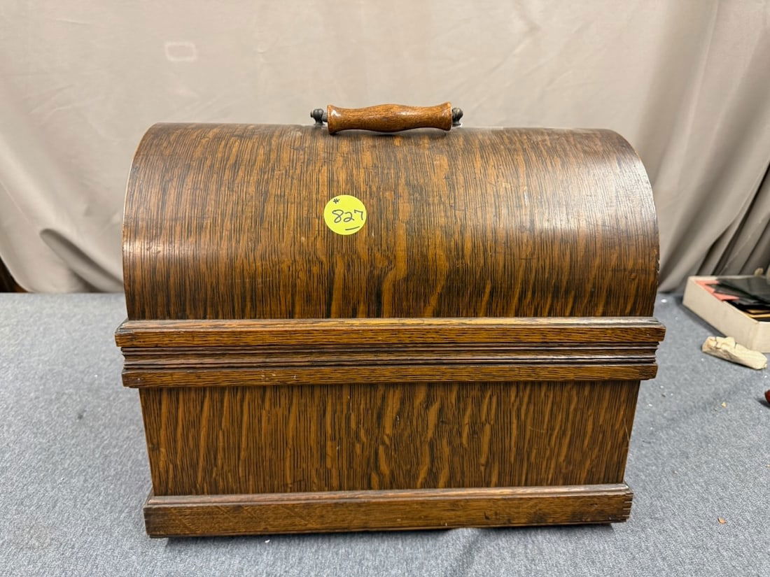 Edison Oak Concert Phonograph Cover (1 of 2)