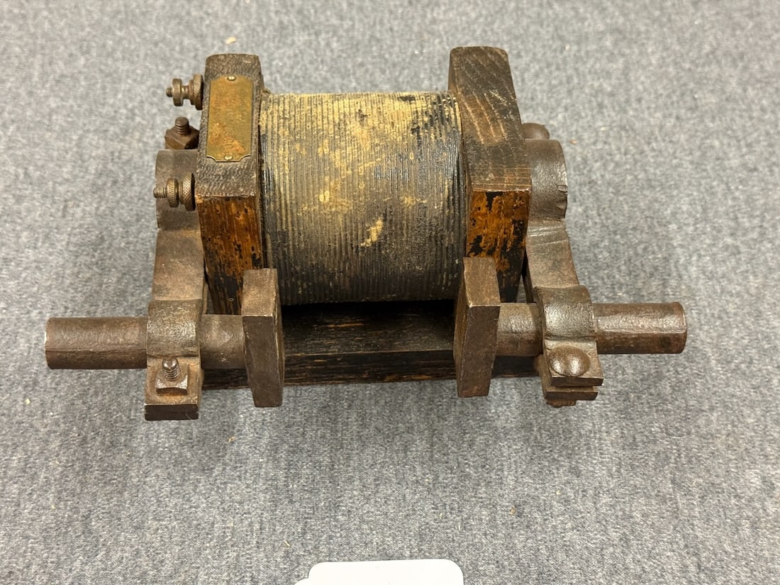 Early Edison Spark Coil: Manufactured by Edison Mfg. Co., Orange, NJ. 9.5" wide x 7" deep x 4.5" tall