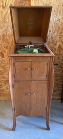 Victor VV-Xa  Oak Floor Model Phonograph