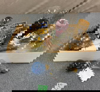 Group of Various Light Bulbs: One lot