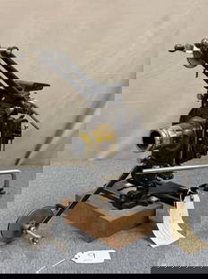 Antique Edison Universal Kinetoscope: A projecting Kinetoscope. Very good