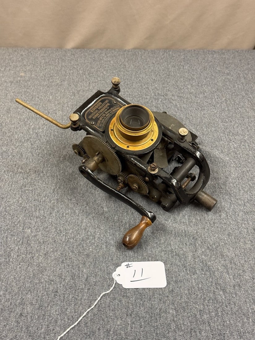 Edison Universal Projecting Kinetoscope (1 of 4)