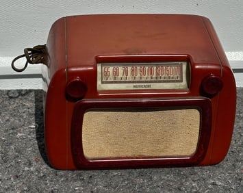 Musicaire Catalin Table Top Radio