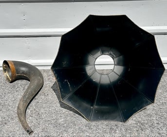 Edison No. 10 Black Cygnet Horn