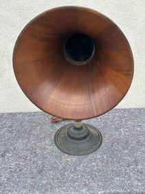 Music Master Oak Radio Horn