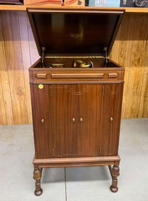 Victor Victrola VV-8-4 Phonograph