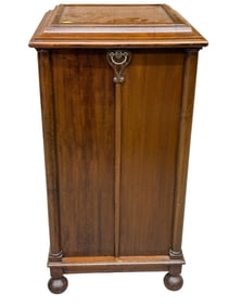 Excellent & Rare Victor IV Cabinet