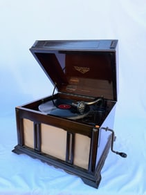 Victrola 1-90 Disc Phonograph