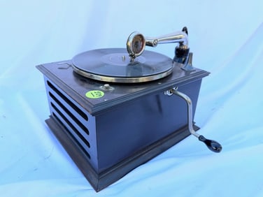 Victor Victrola III Disc Phonograph