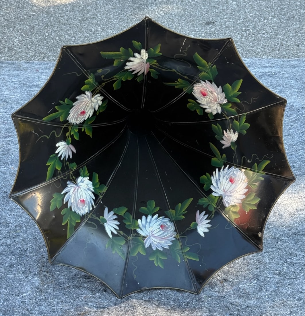 Excellent Flowered Morning Glory Horn (1 of 3)