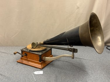 Victor "R" Disc Phonograph