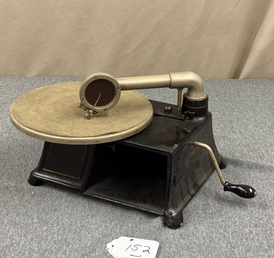 Vanophone Cast Iron Disc Phonograph (1 of 2)